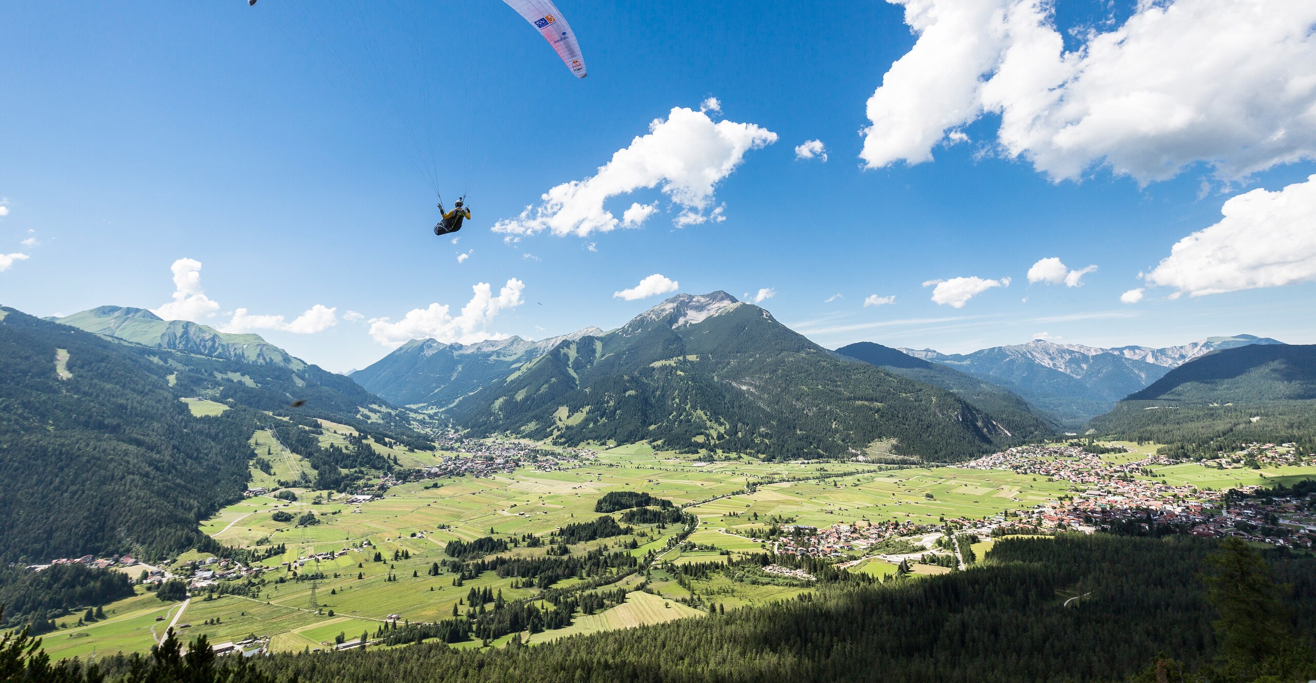 Christian Maurer (SUI1) performs during the Red Bull X-Alps in Lermoos, Austria on July 5th, 2017